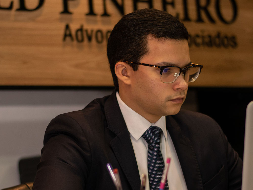 Ofensas através das redes sociais é crime e pode causar problemas jurídicos, alerta advogado