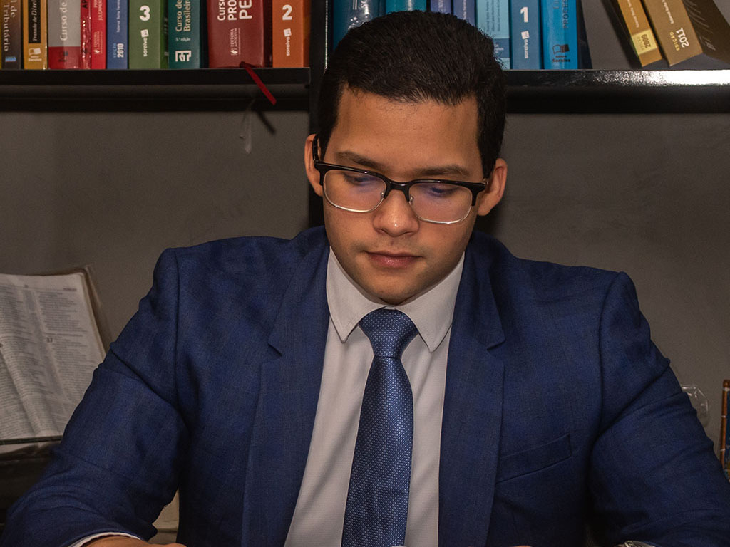 Neto matou avô por legítima defesa, afirmam advogados